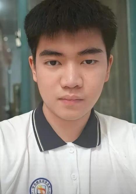 读书就要报国！刷到茂名考生何炳生的新闻，不少人好奇他的高考总分，目前官方还未公布