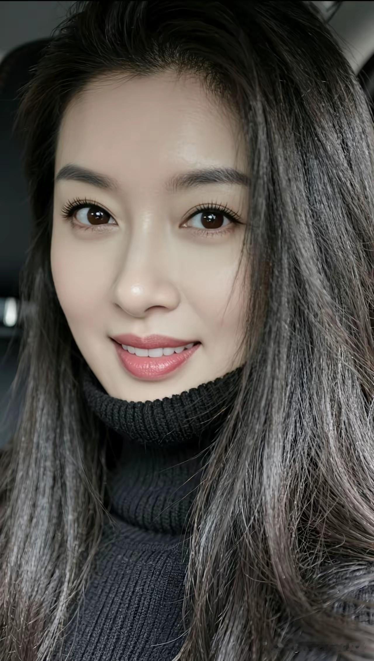 搜肠刮肚也无法形容这种盖世容颜，满足所有想象！大家觉得什么样的词语形容恰当呢？