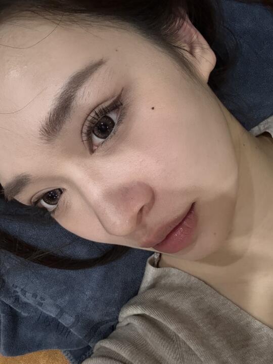 哭的粉都掉了还这么美