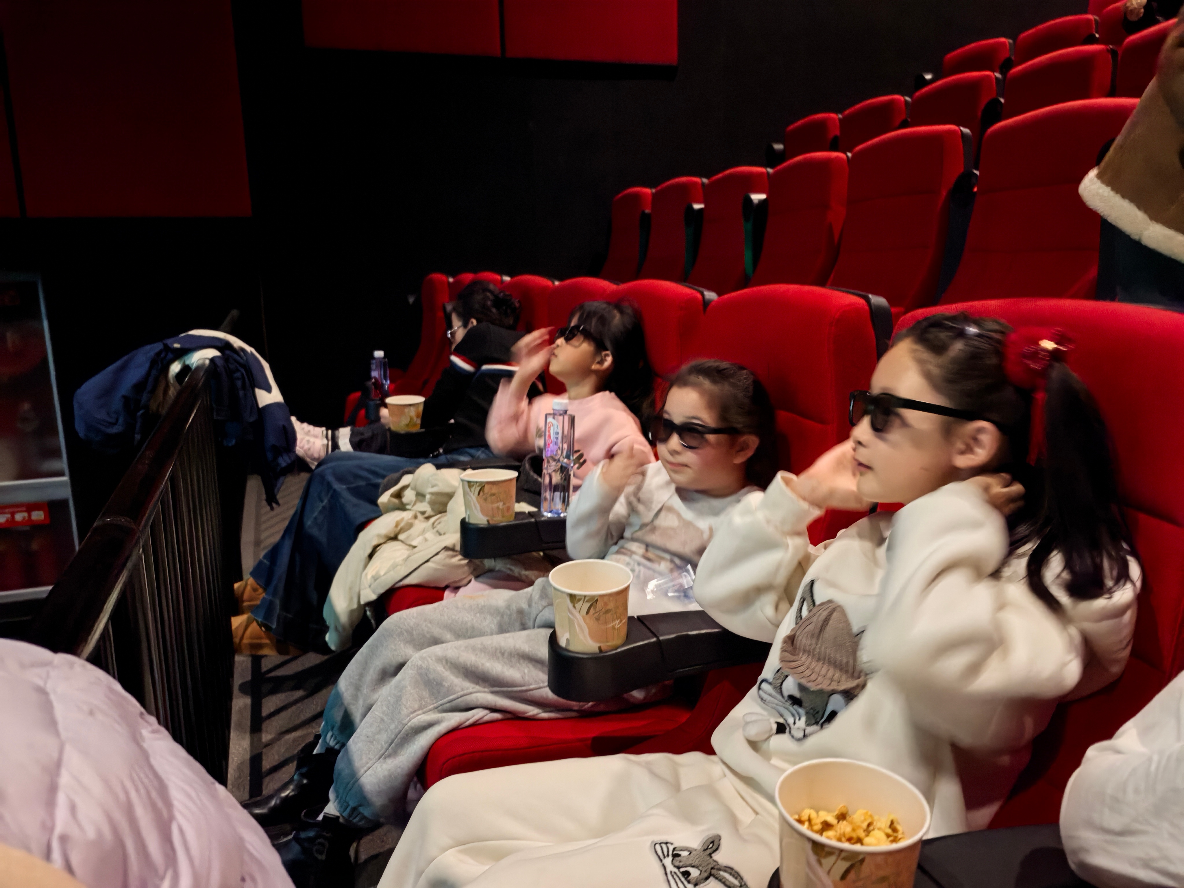 早，今天上午带未来女明星去电视台试镜，祝福吧朋友们！