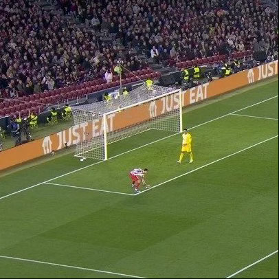 🚨MARCA马德里竞技对巴萨方面认为普比尔与穆索的相互传球应判罚点球并出示红牌