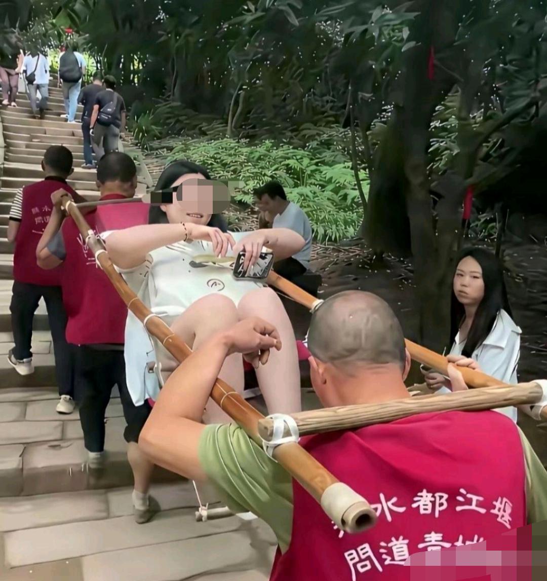 想问下大家，这样登山的意义是什么？