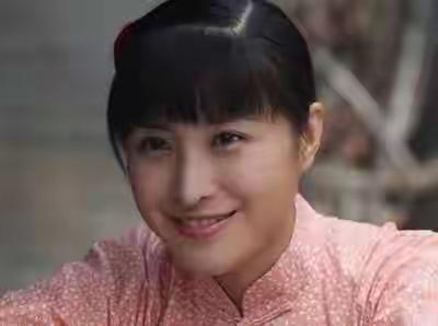 玉芬又无厘头的火了！我发现玉芬扮演者王雅捷与韩国的河智苑长的有点像，玉芬太低调了