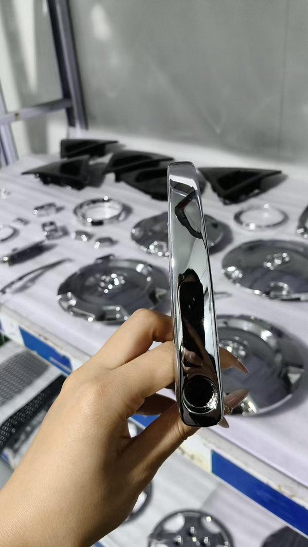 T1身上所有的电镀件，全部回春了 一件件拆下来，分散翻新，真的不容易，修复一件古