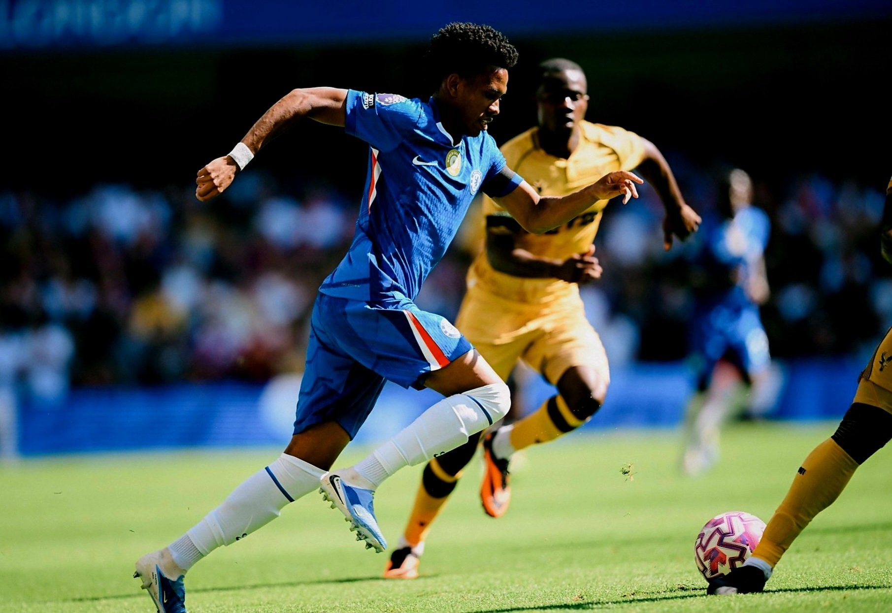 本赛季英超联赛中，埃斯特旺每90分钟成功过人3.4次，排名第三（350+分钟）。