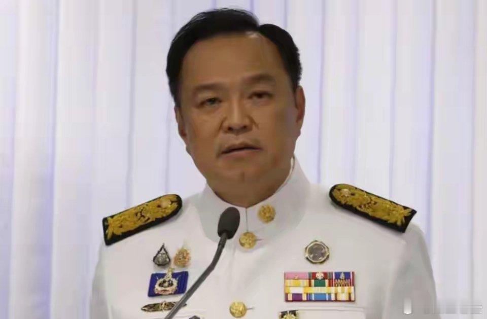 在前线拼命插旗后，泰国对中国交了底，特朗普气坏了，准备下黑手柬埔寨和泰国之间的冲