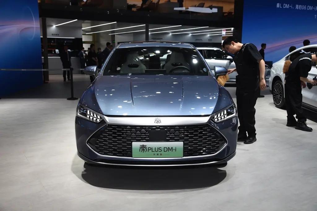 10万以内的新能源车怎么选?
10万以内新能源产品首选比亚迪汽车，比亚迪汽车电池