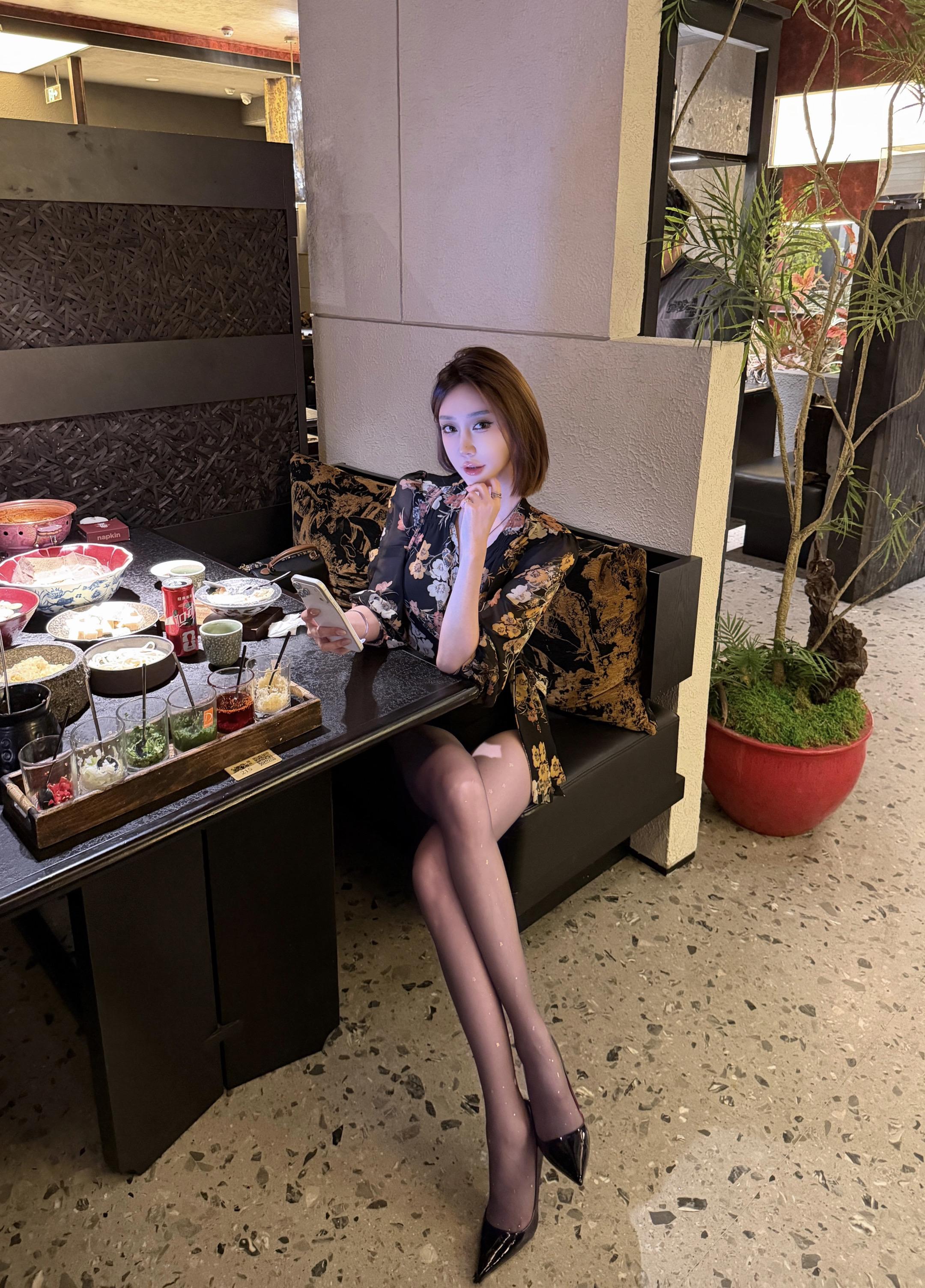 世上很多东西可以靠努力争取 唯独拥有一位有情有义的爱人 需要一些运气