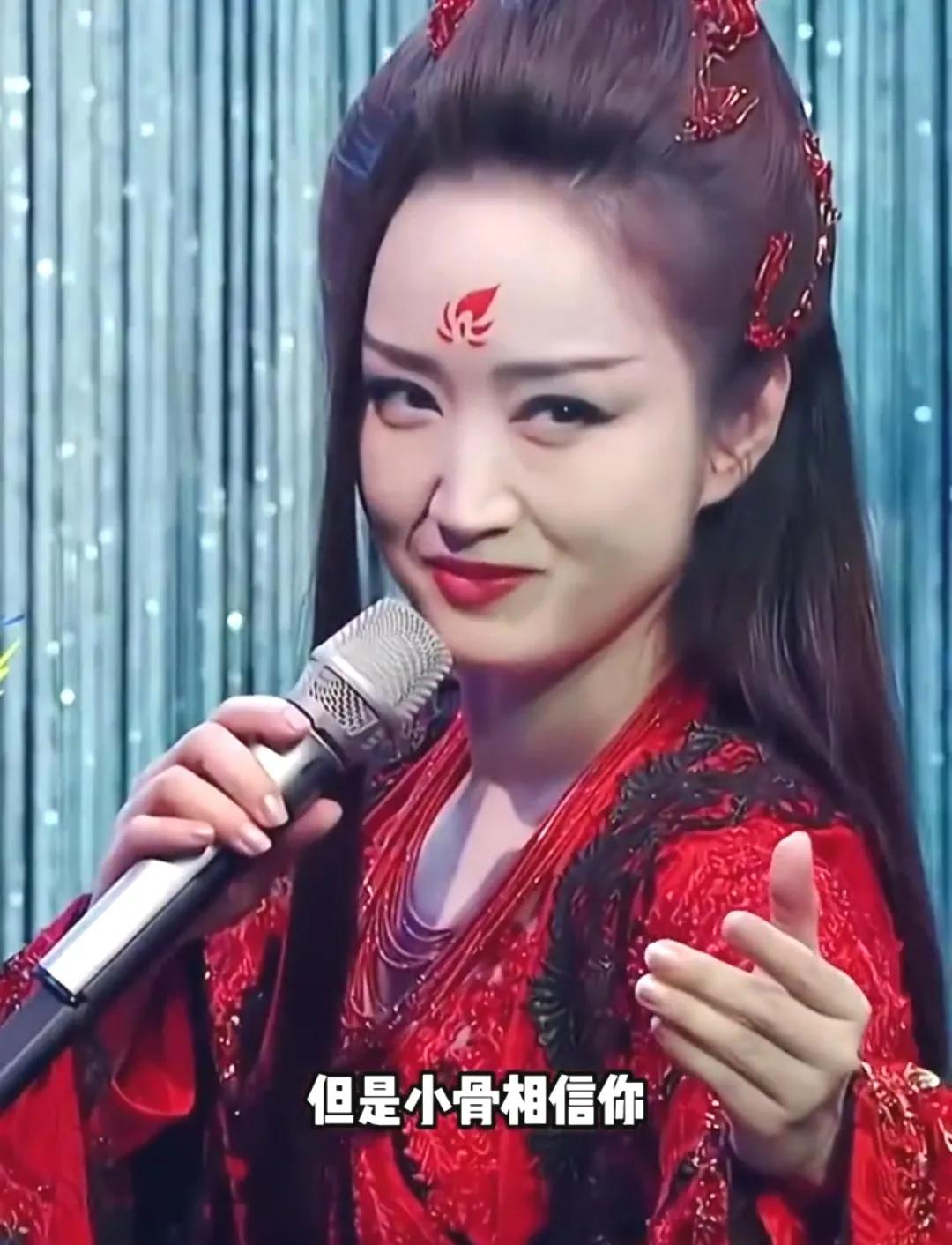 这样造型的杨钰莹你见过吗，霸气侧漏！

没错，这个是杨钰莹。图片中的这个造型让人
