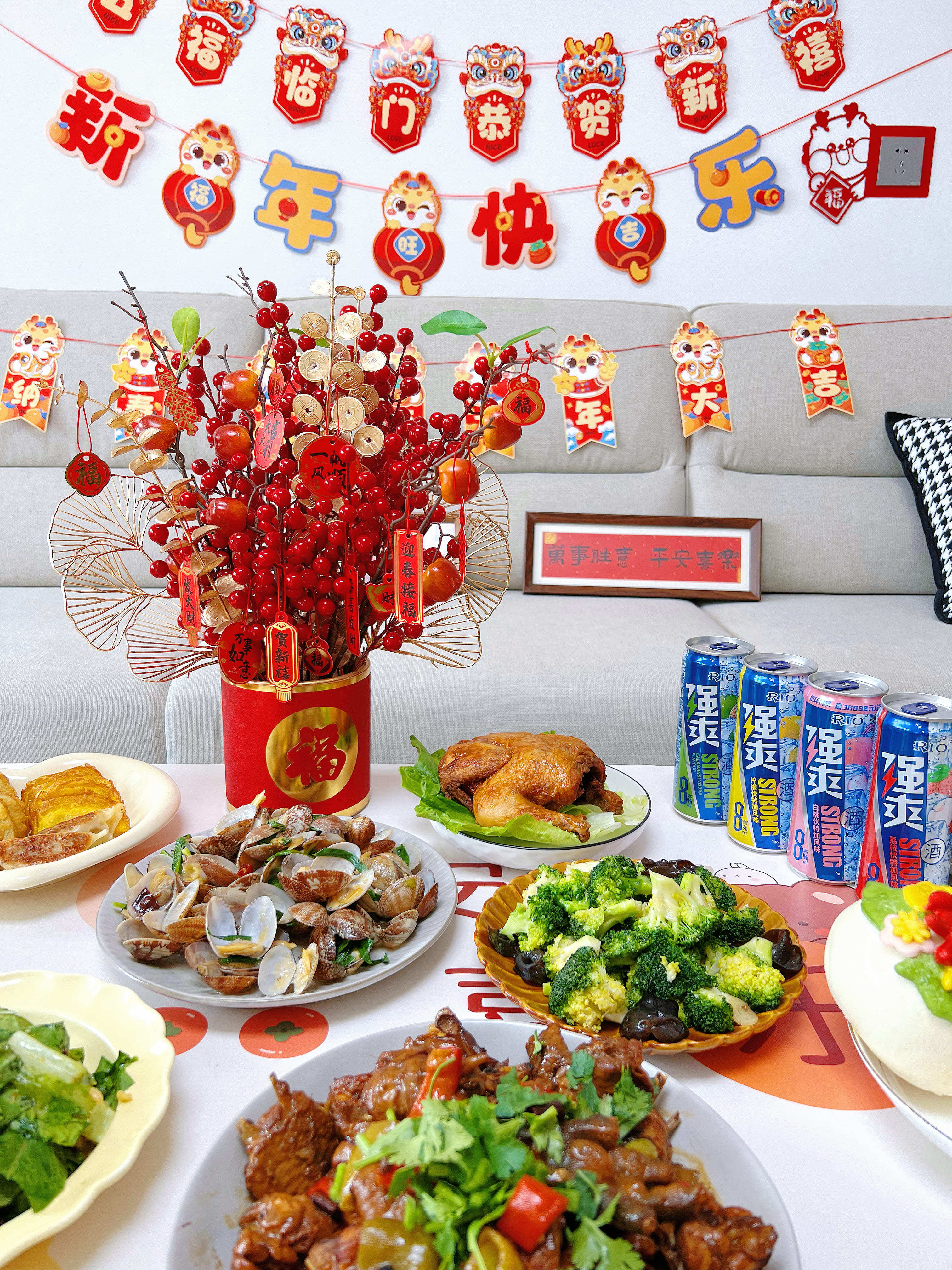 辞别玉兔迎金龙，新年气象乐融融！#春节快乐# 小於每年最期待的就是和家人朋友们一
