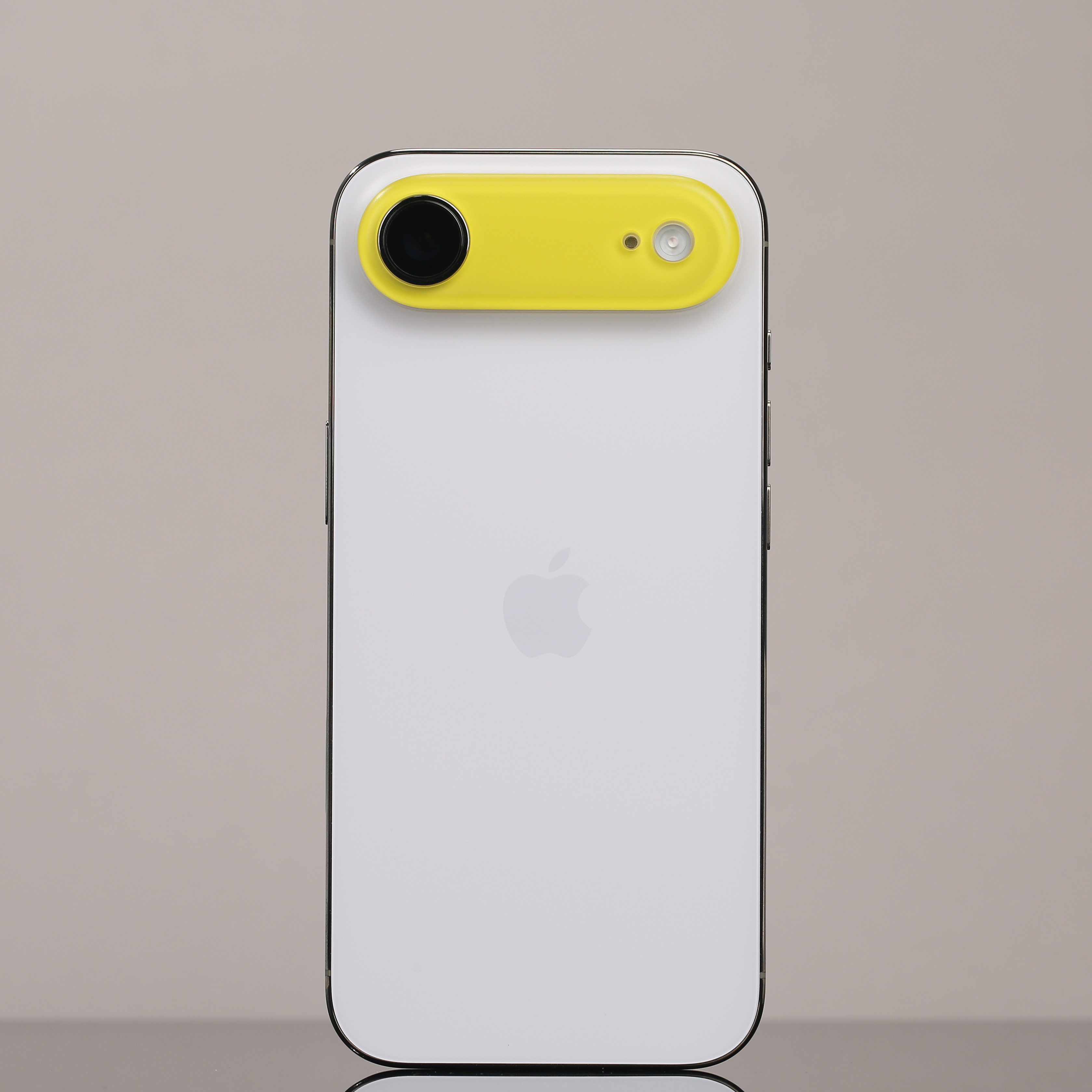 iPhoneAir 被说：摄像头只有一颗、电池那么一丁点、单扬声器，价格那么贵。