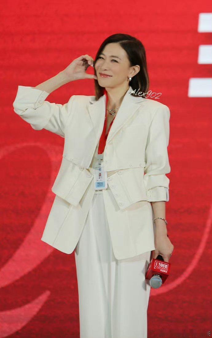 新闻女王2回归盛典 《新闻女王2》回归盛典火药味拉满！佘诗曼怼黄宗泽是“贱人”，