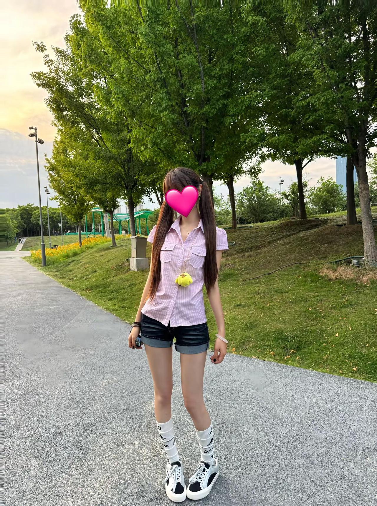 整套是KK时尚牛仔(4万粉那家) 每次喜欢上一个人 我都会努力表现出可爱的一面觉