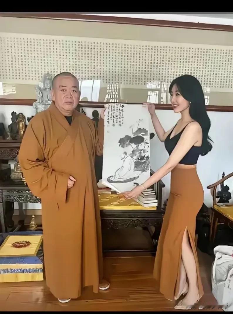 左手咪右手经，不负如来不负卿，握咪托佛什么样子的女人才是最美的情侣装 释永信