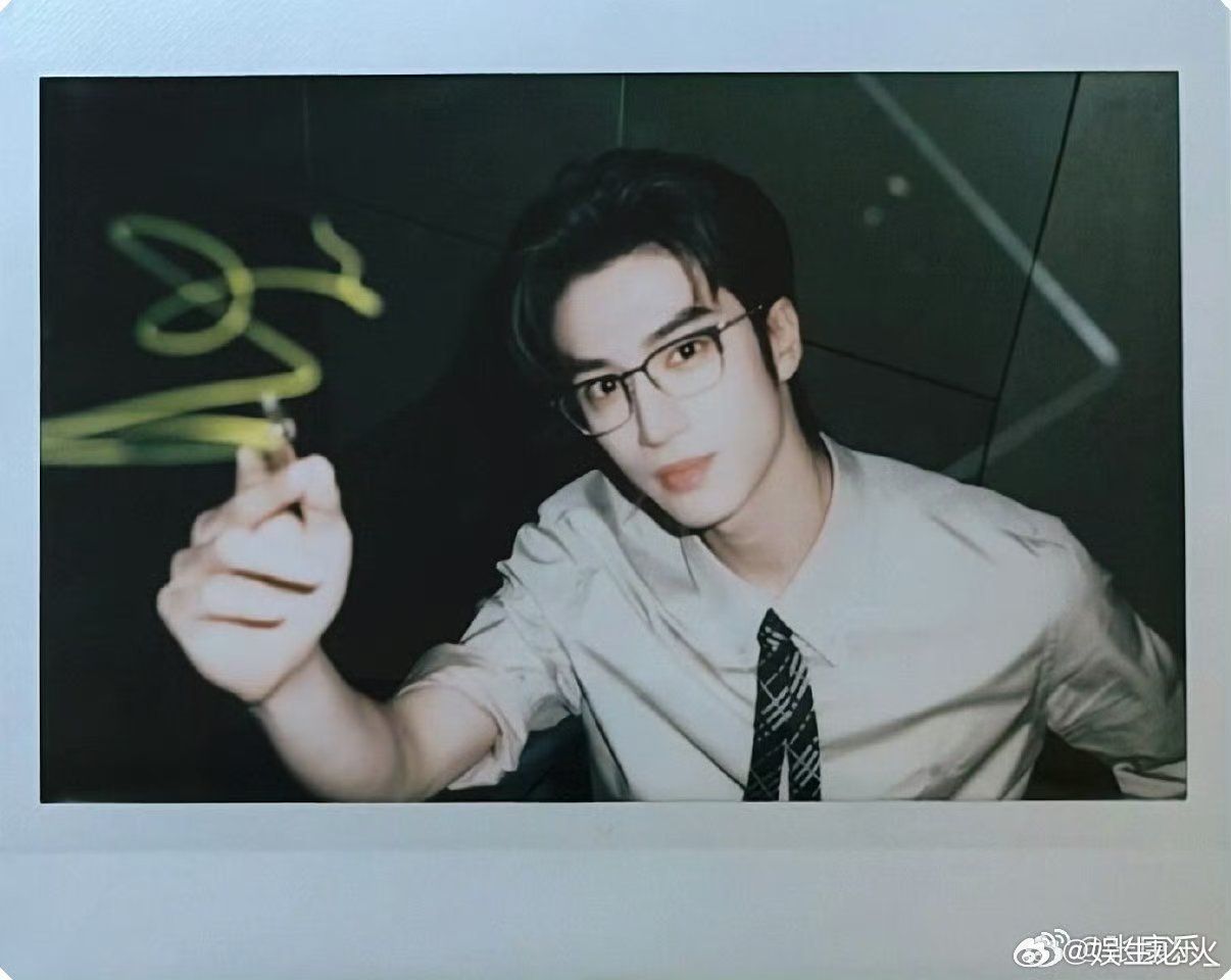  👔👓快来康康  张康乐