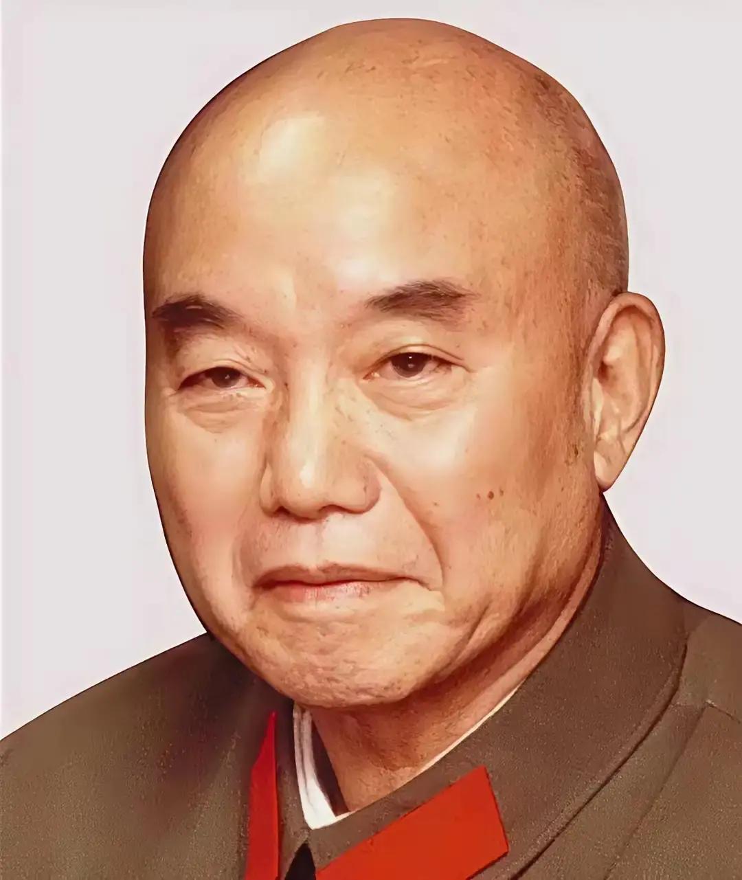 1931年，萧克看到一个俘虏后大惊失色，急忙对看守说：“他已经被俘，可以不用再捆