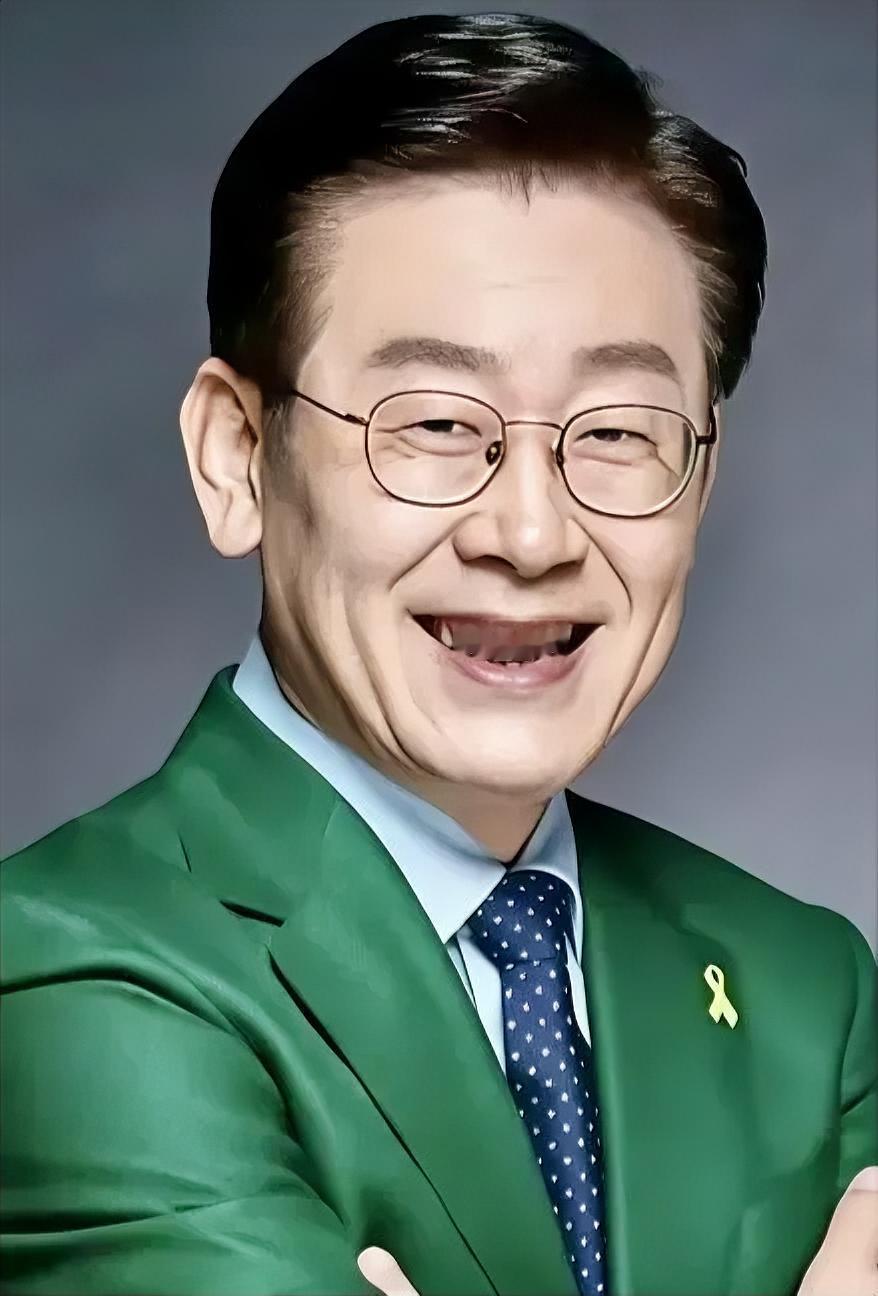 韩国消息
6月23日，韩国总统李在明的支持率正式被反超了，不支持率49.7%对支