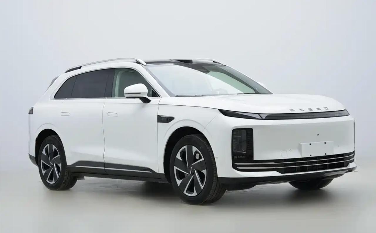 近日，懂车之道获悉，我们在工信部获得一组星途EX7申报图，此次申报的是一款单电机