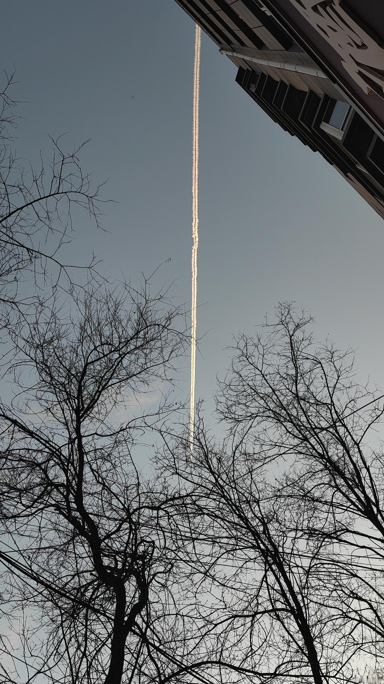 关于烟草企业率先推行弹性四天工作制的建议书：
        为适配烟草行业购销