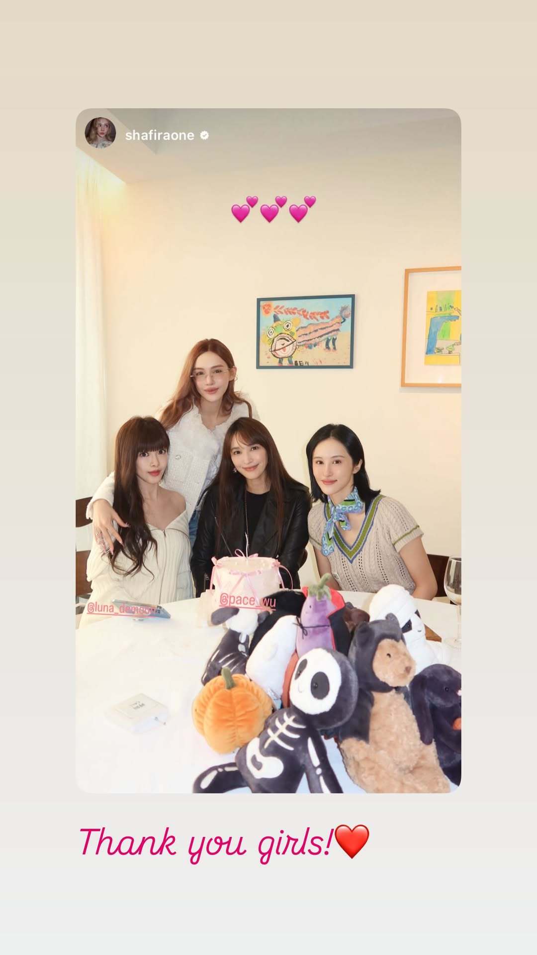 吴佩慈分享和友人聚会👭 ​​​