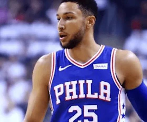 给你一张过去的西帝，你要不要[呲牙]。西蒙斯整活了，球迷问他愿不愿意底薪重回76