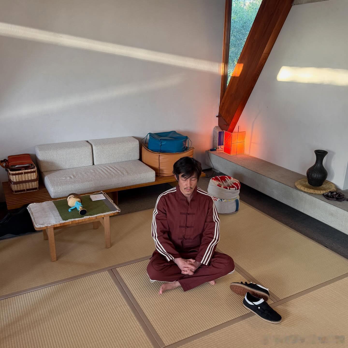 陈冠希晒打坐照陈冠希打坐照陈冠希晒打坐照，怎么感觉还挺帅啊 