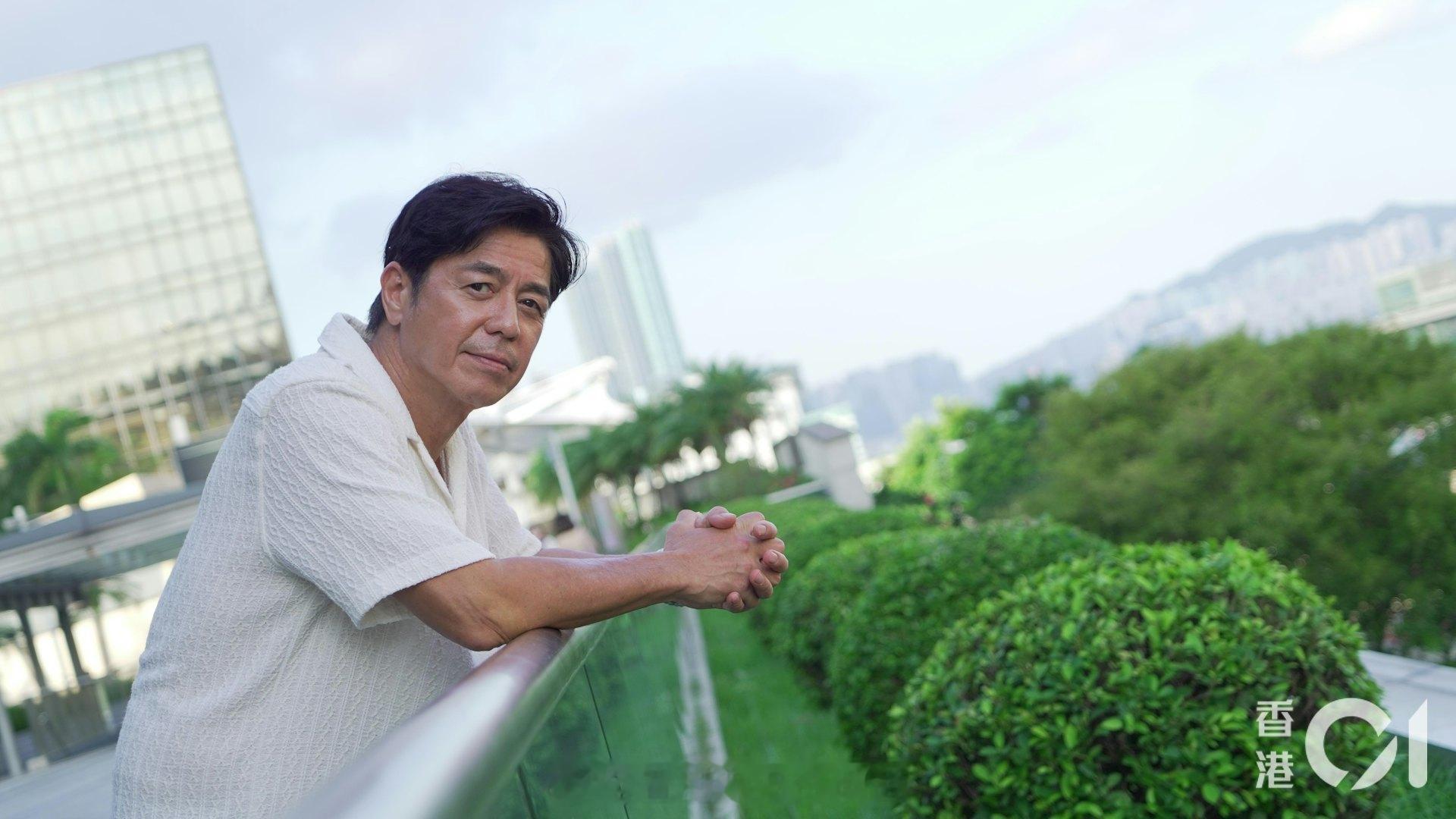 何启南专访｜拍《青春怒潮》一头雾水　萤幕初吻献陈雅伦16岁那年，何启南被星探发掘
