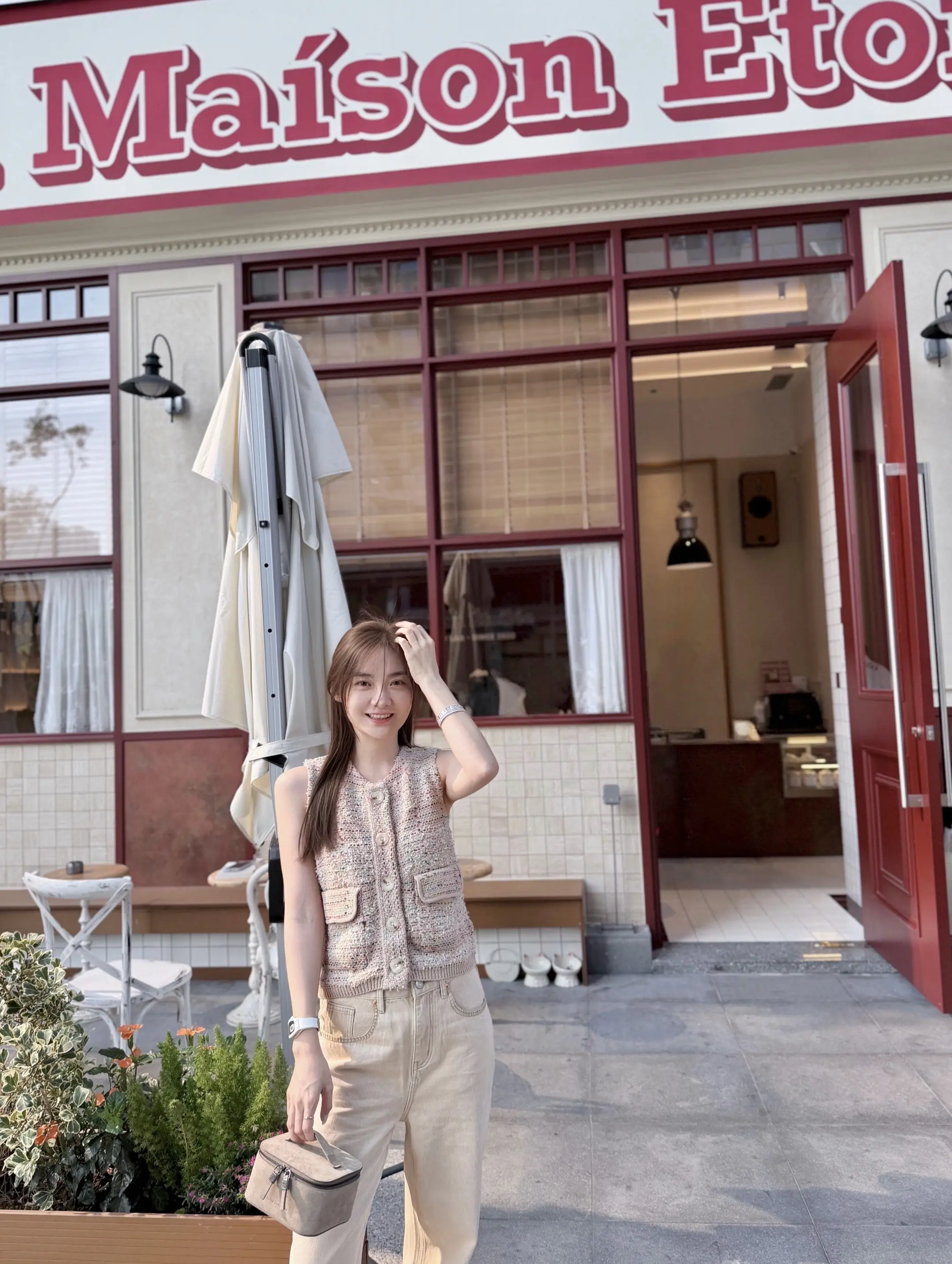 你的微笑像拥抱。