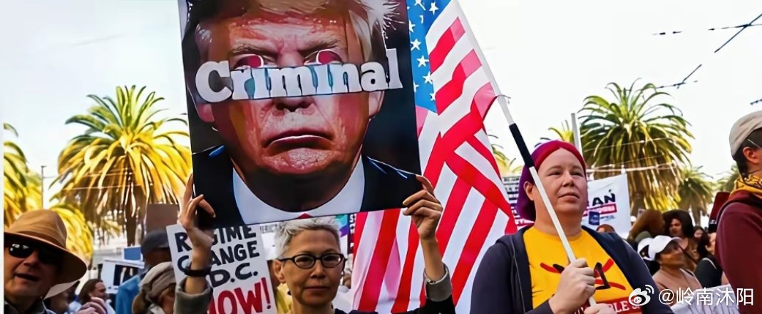 美国政坛与社会骤然掀起巨震，一场规模空前的反特朗普示威浪潮席卷全国，原本筹划的中