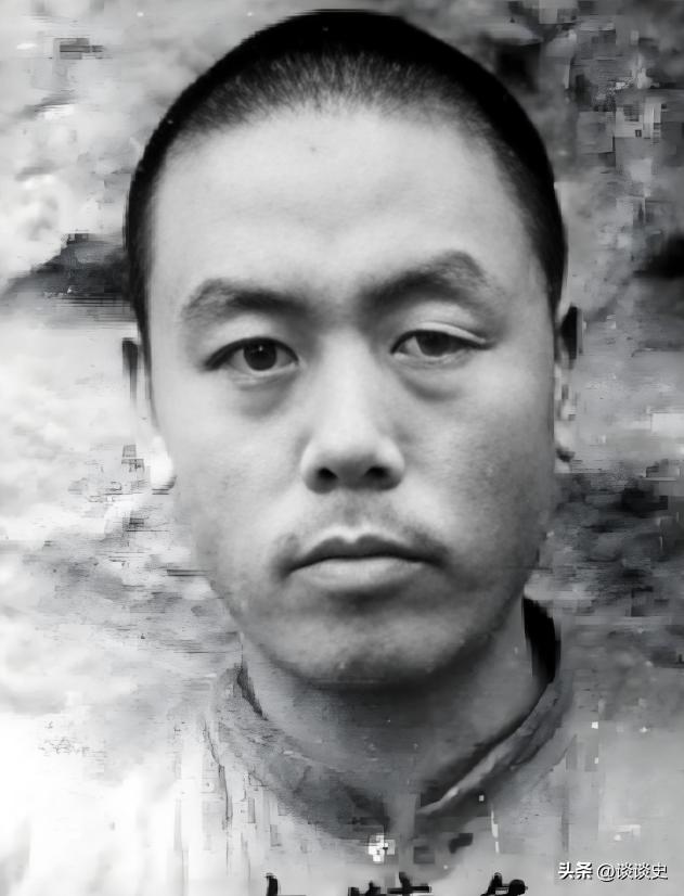 1955年，四川南充青居乡一场普通的夫妻争执，暴露了外来住户“杨大发”的异常。村
