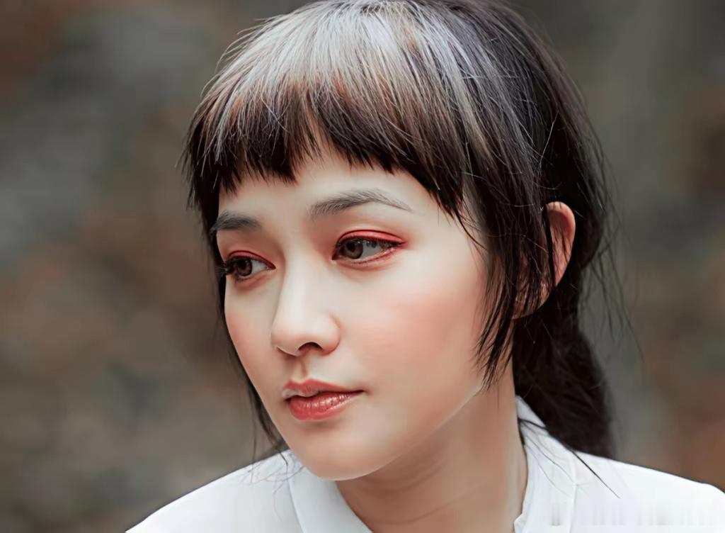 范晓萱一直都觉得她好漂亮啊！清新又氧气！可是她好像从不营销美貌，或许对她而言美貌