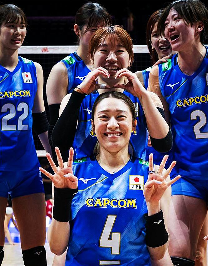 日本女排3-2击败加拿大，取得了女排世界联赛的四连胜，和巴西女排同为4战4胜，仅