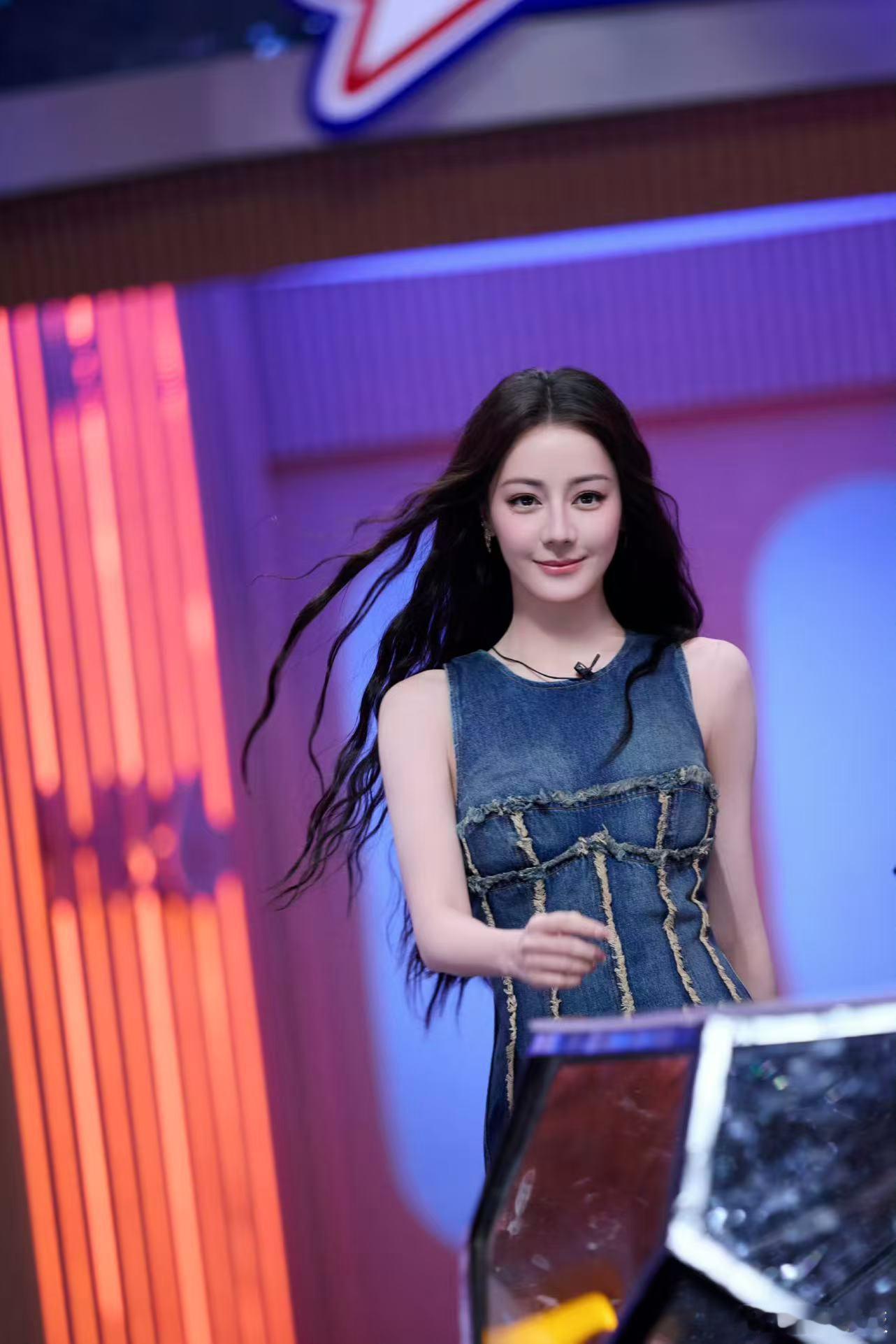 迪丽热巴彩排瞬间，能量持续加载中，好看爱看 