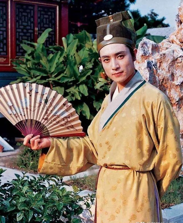 1991年，《三国演义》拍摄期间，饰演孙权的演员突然罢演，总导演王扶林气急败坏地