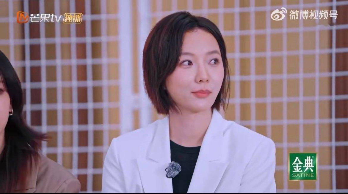 王珞丹瞳孔地震 综艺效果拉满！王珞丹看到宋妍霏携谭薇现身，瞬间瞪大双眼，嘴巴张成