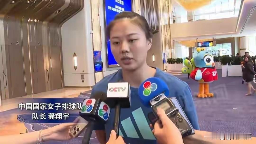 中国女排队长龚翔宇今天在澳门接受了记者的采访，
她说，我们在训练中会进行有针对性