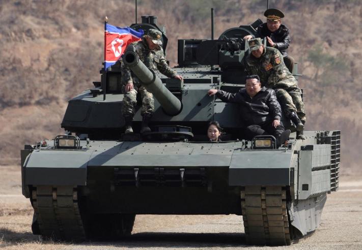 不爱红妆爱武装。