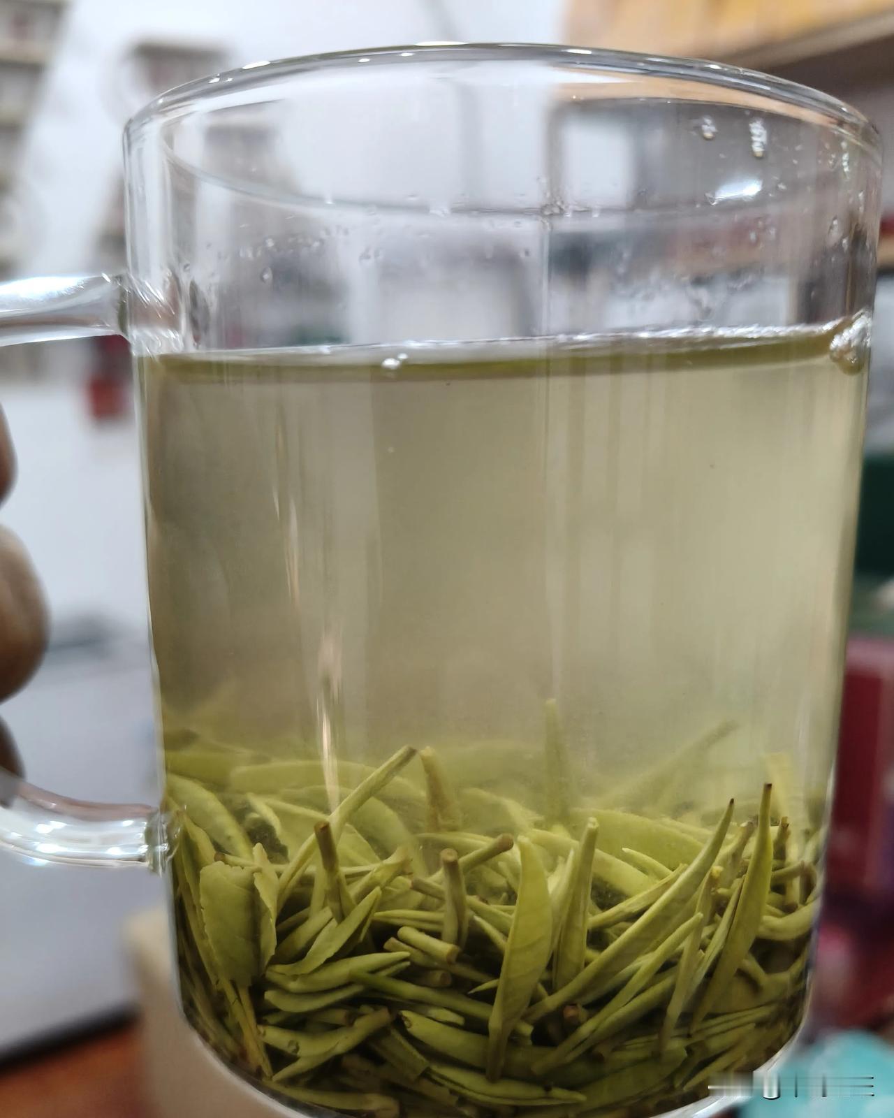我认为不太好要，两个人恋爱期间，互相表达爱慕之情，相互送些礼物也是平常之事，分手