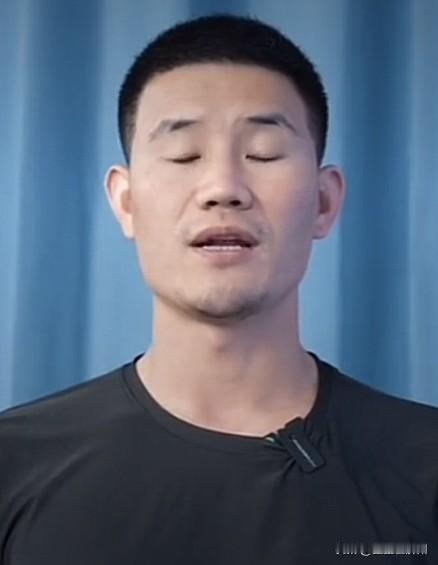 这是不打算，
给嘎子一点活路了，
这刚打算去线下圈点钱，
结果就被人举报了……