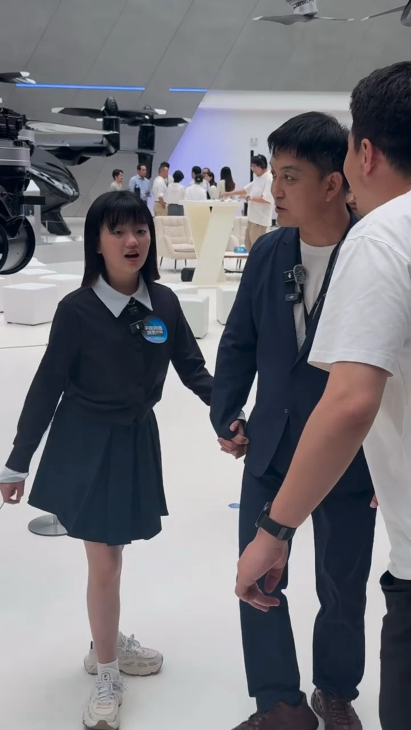 时间都去哪了……十年后的村长和阿拉蕾🥹🥹李锐阿拉蕾拥抱李锐阿拉蕾时隔十年再同