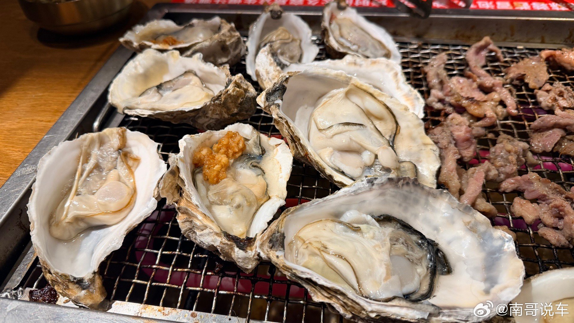 加油站对付一口