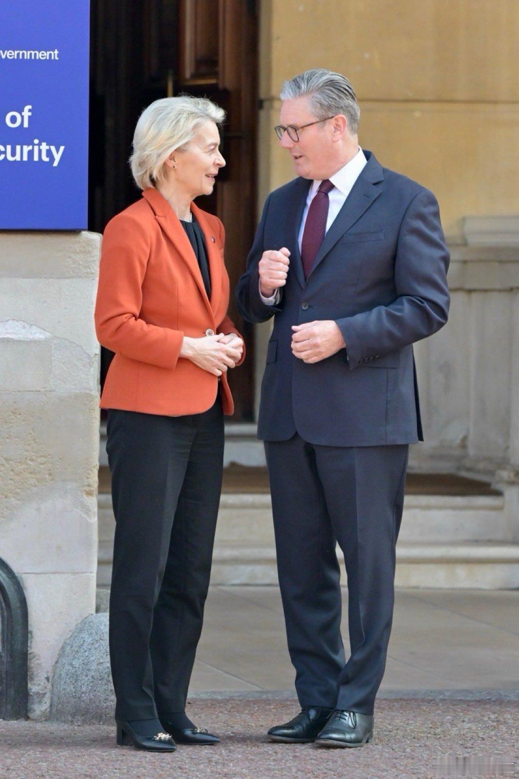 英国首相斯塔默宣布辞职，在现场哭了。看得出来他很伤心，问题来了，既然首相这么不好