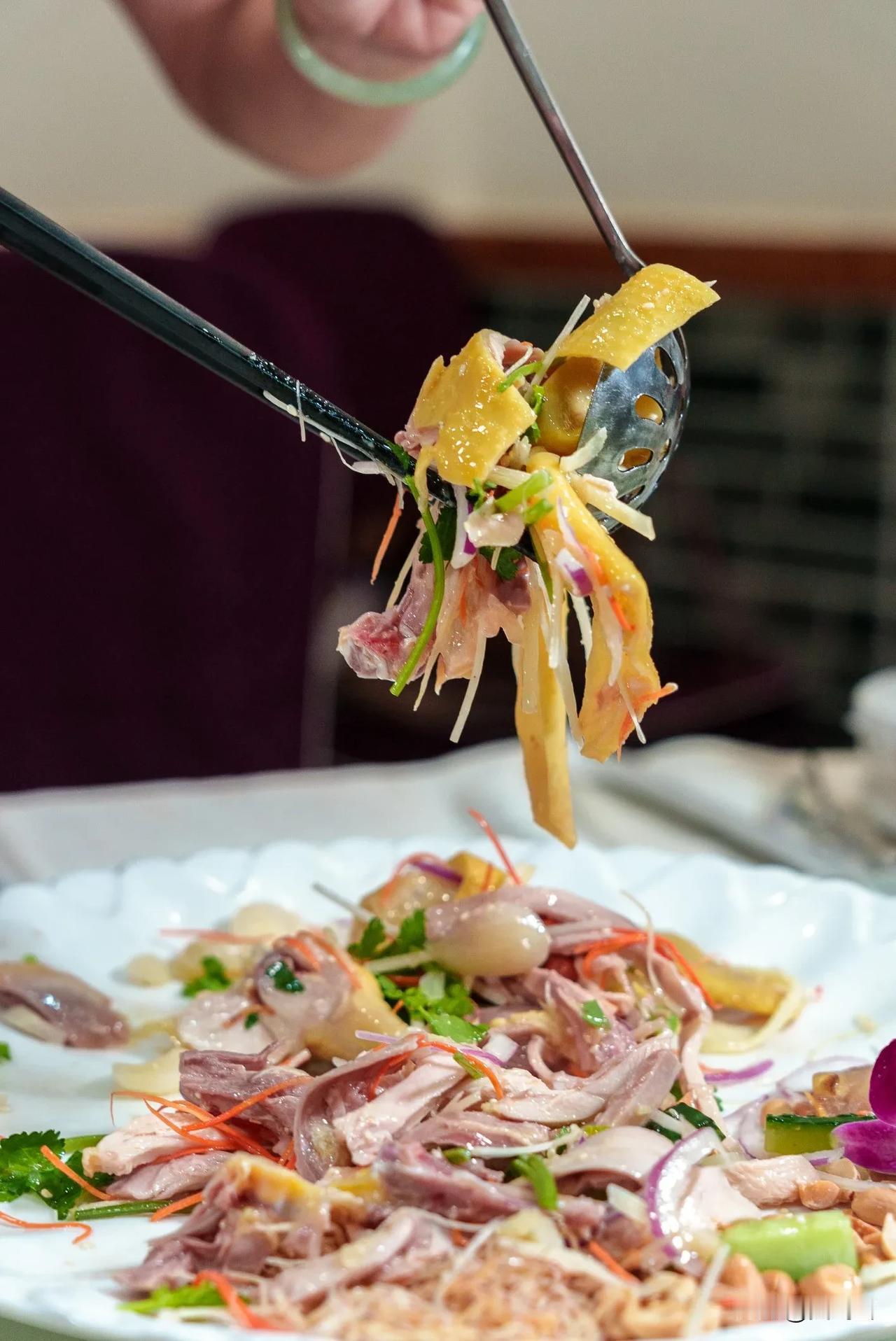 顺德寻味，禾盛农庄是不可错过的一站。这家藏身乡野的农庄，用一桌地道风物，把“厨出