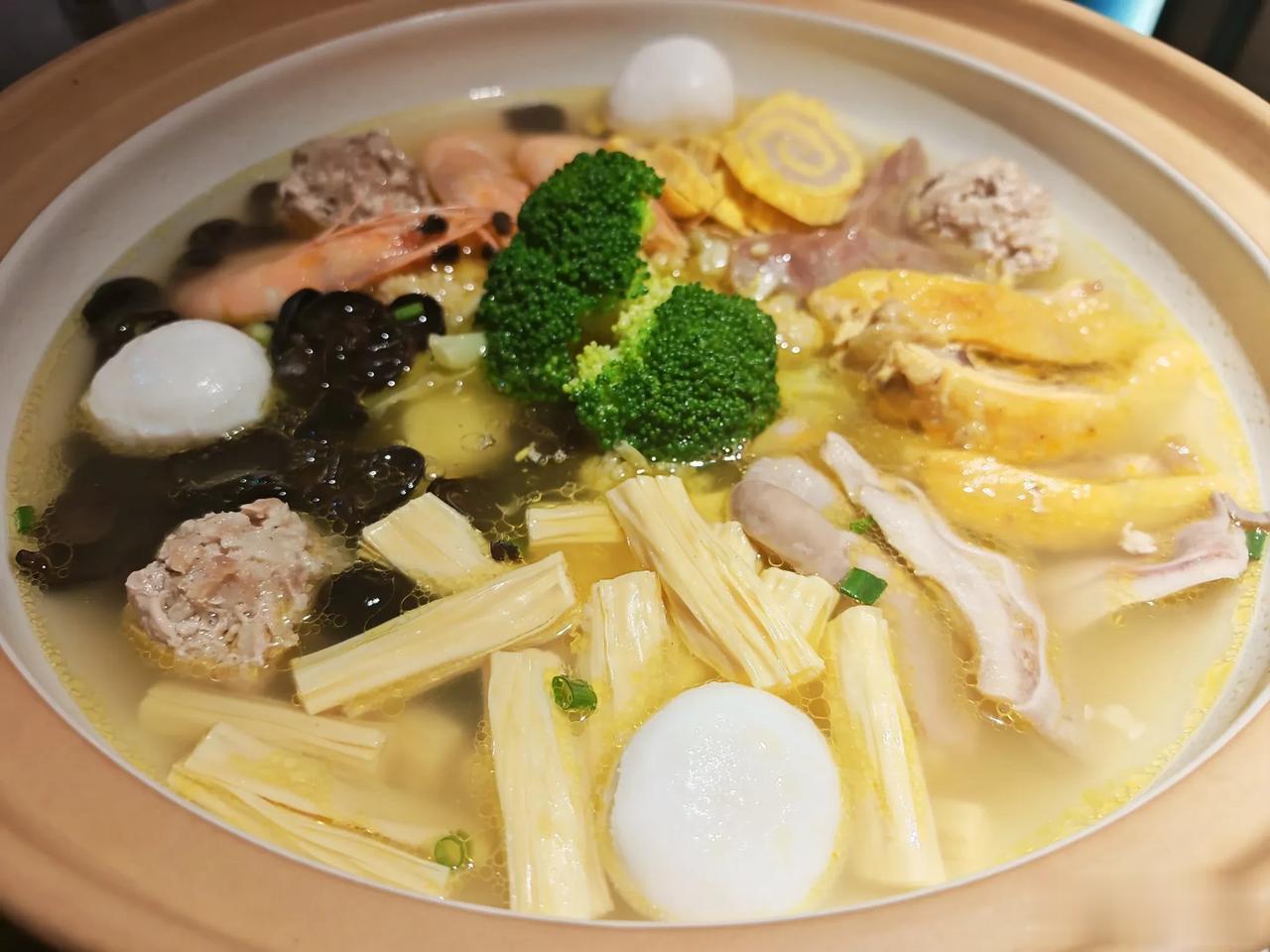 晚餐
自己凑合对付一口
本来打算等储殷同志来撸串
结果他没来