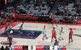 三分3中3单节13分，火箭新星史密斯首节大爆发
北京时间10月13日，火箭与鹈鹕