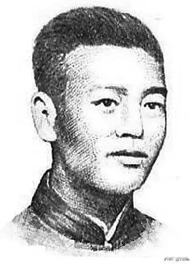 这名烈士名叫萨师俊，出生于1895年，也就是甲午中日战争和马关条约签订的那一年，