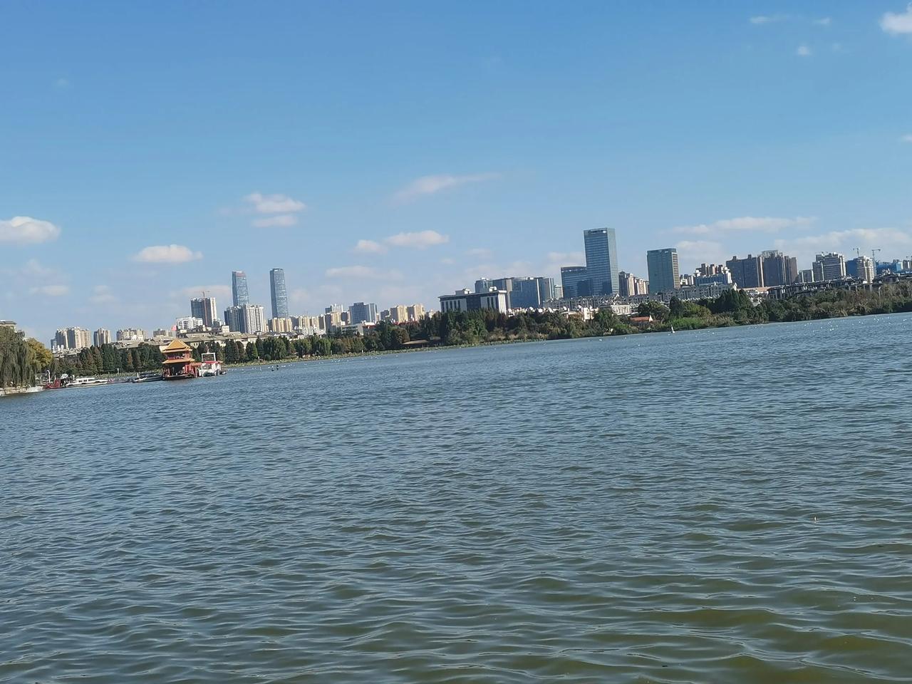 北京一六旬大叔在单杠上连续做十四个大回环突然发生意外离世。
说真的无论是什么年龄