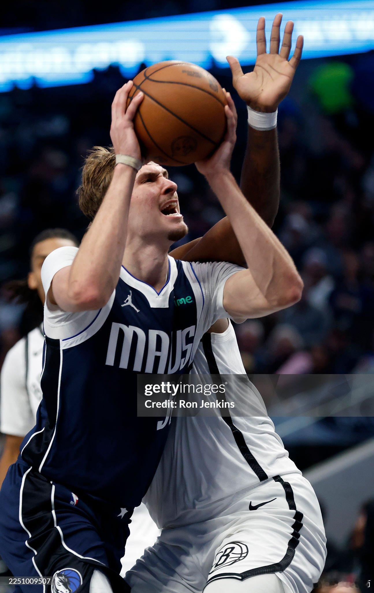 MFFL 今天弗拉格得到22分5篮板8助攻1抢断1盖帽，投篮16投10中，三分1