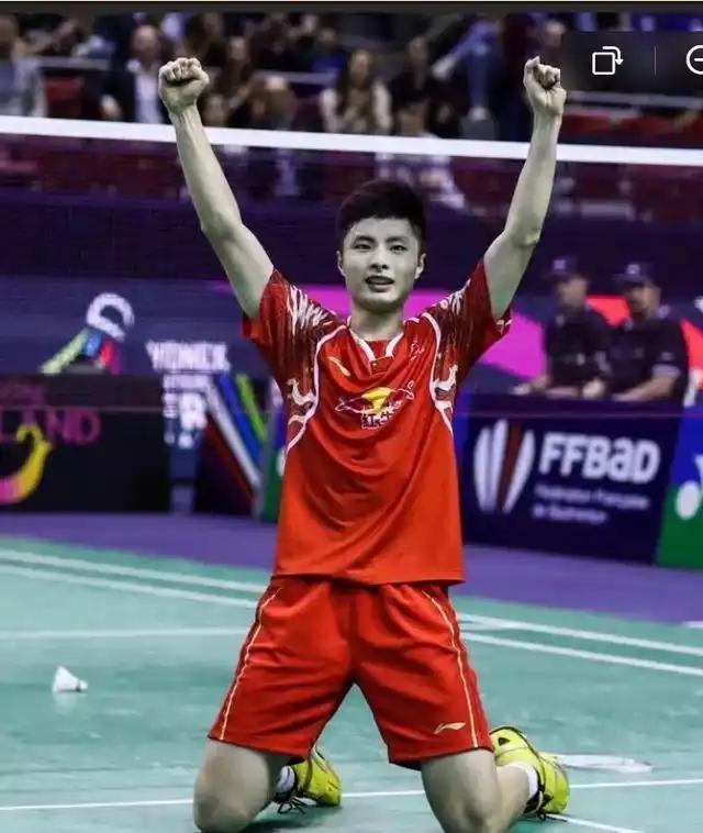 创造历史，国羽选手首次获得亚锦赛冠军！
 
4月12日晚，浙江宁波，羽毛球亚锦赛