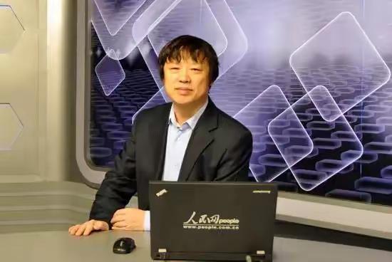 胡锡进曾在人民网做客，他曾说到毛主席时代，“我想说，整整那一代人都是英雄。”
 